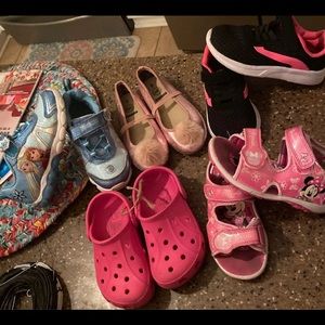 8 pairs of girls shoes